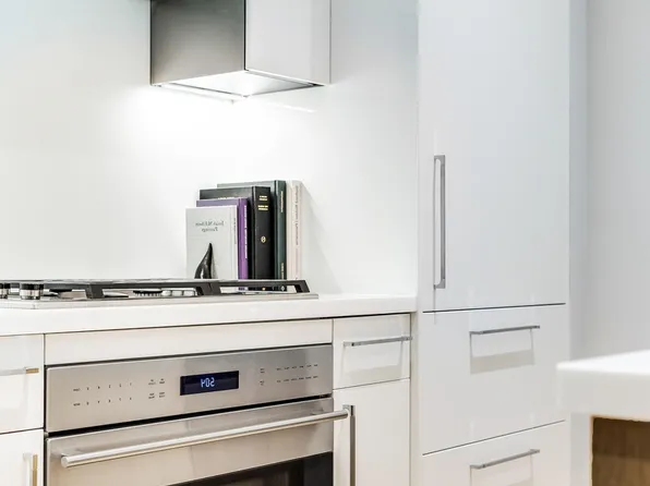 230 East 20th Street image 5 of 13