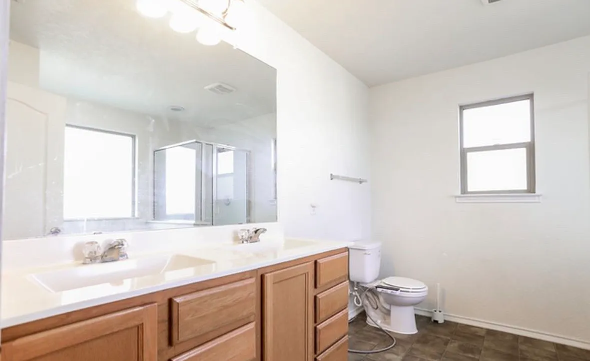 3 bed, 2.5 bath, 1608 sqft, $2,100 — Photo 4
