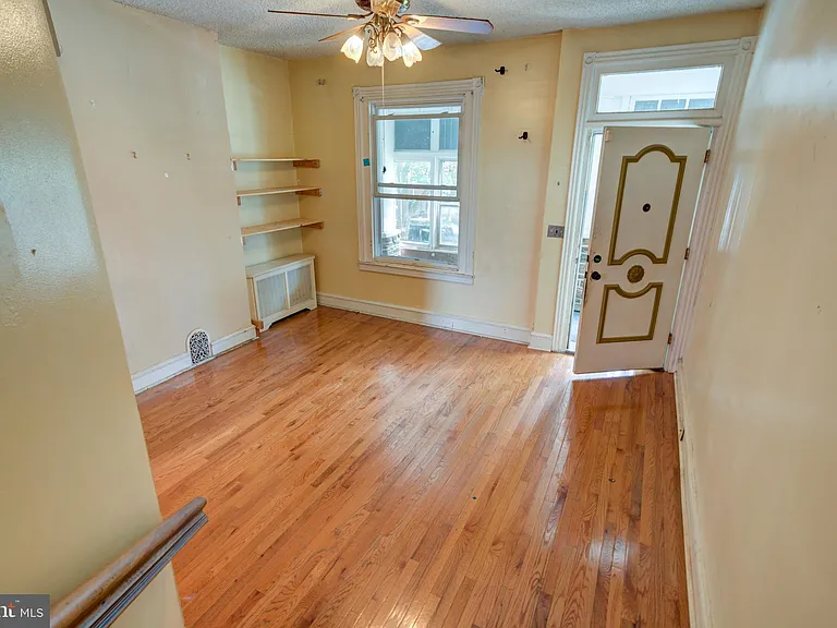 231 E Sydney St — Photo 6