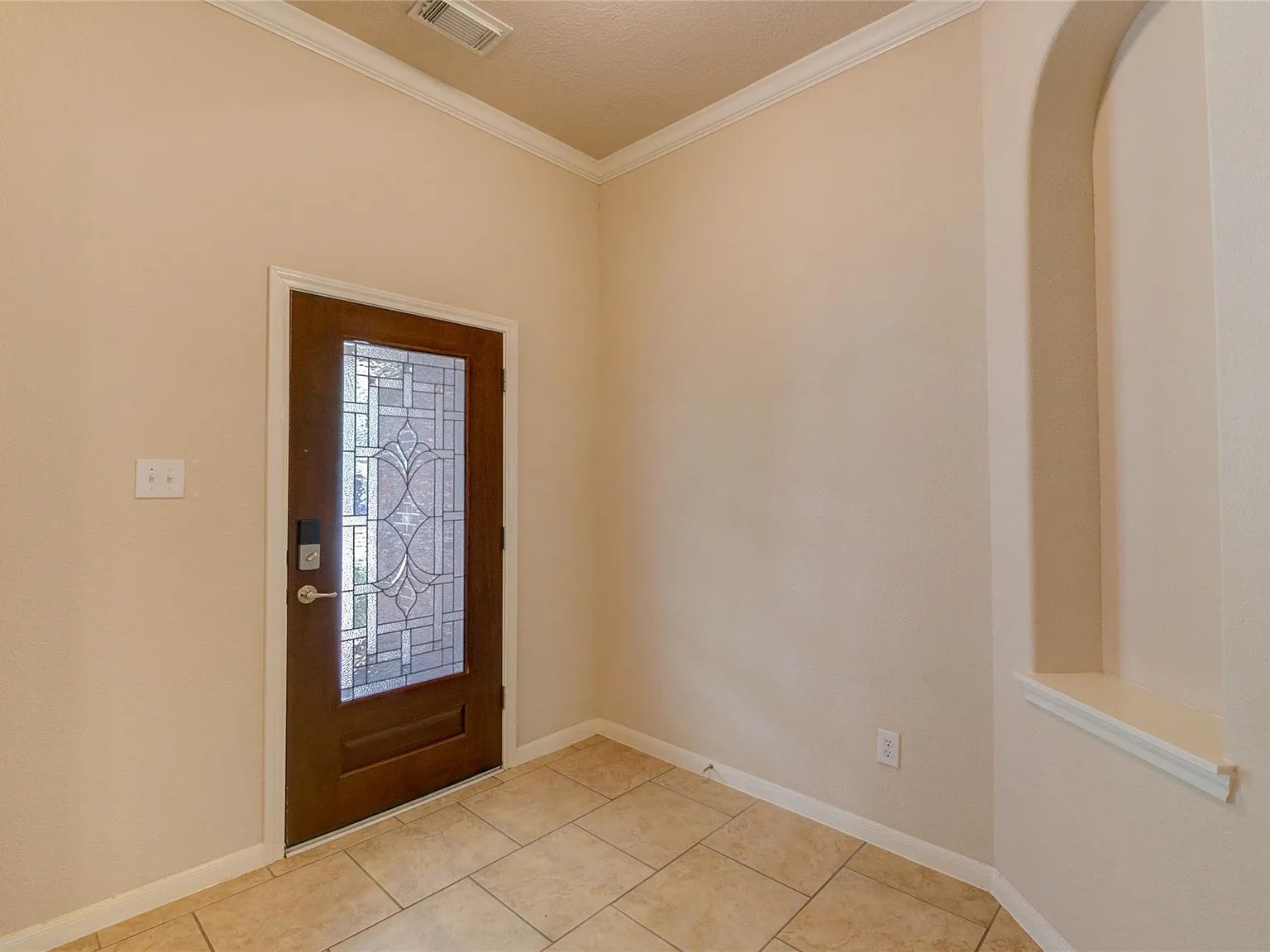 3 bed, 2.0 bath, 1880 sqft, $2,200 — Photo 3