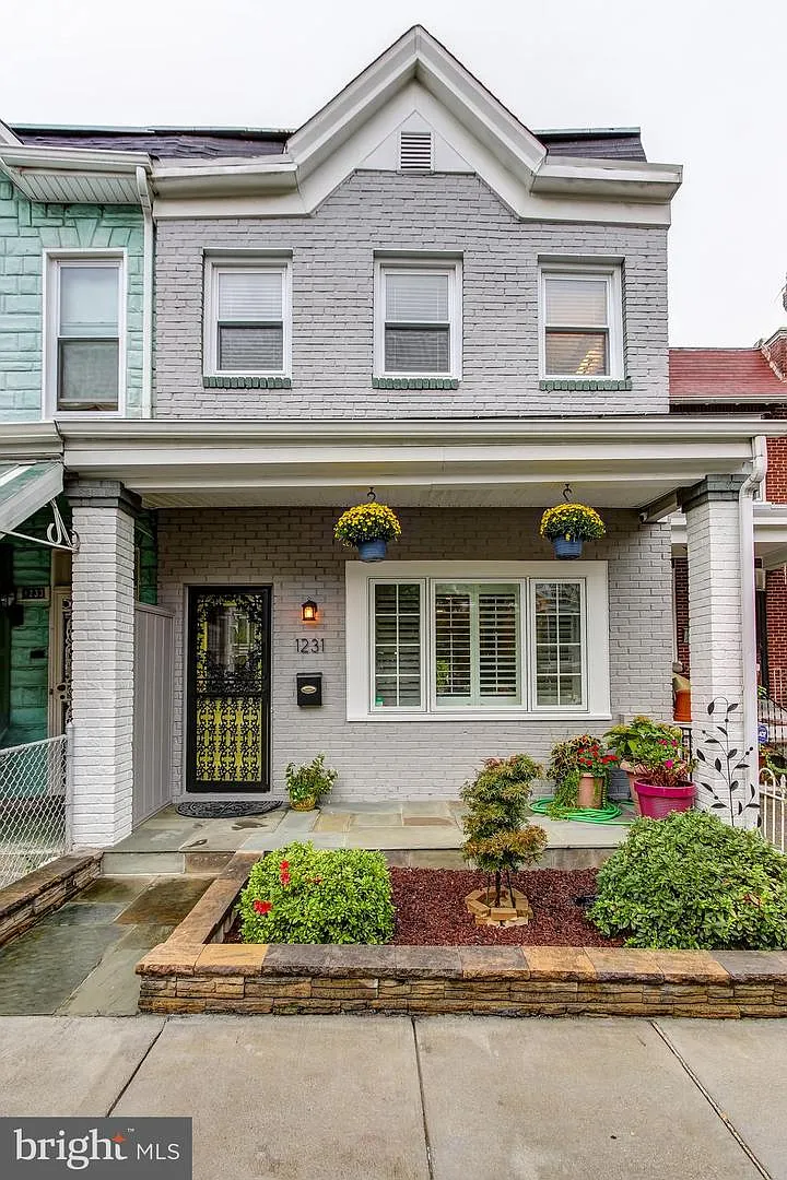 1231 Oates St NE photo 1