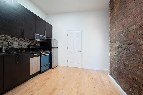 Rented by R New York | media 8