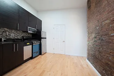 Rented by R New York