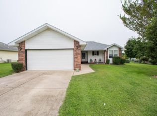 207 E Bluejay St, Clever, MO 65631