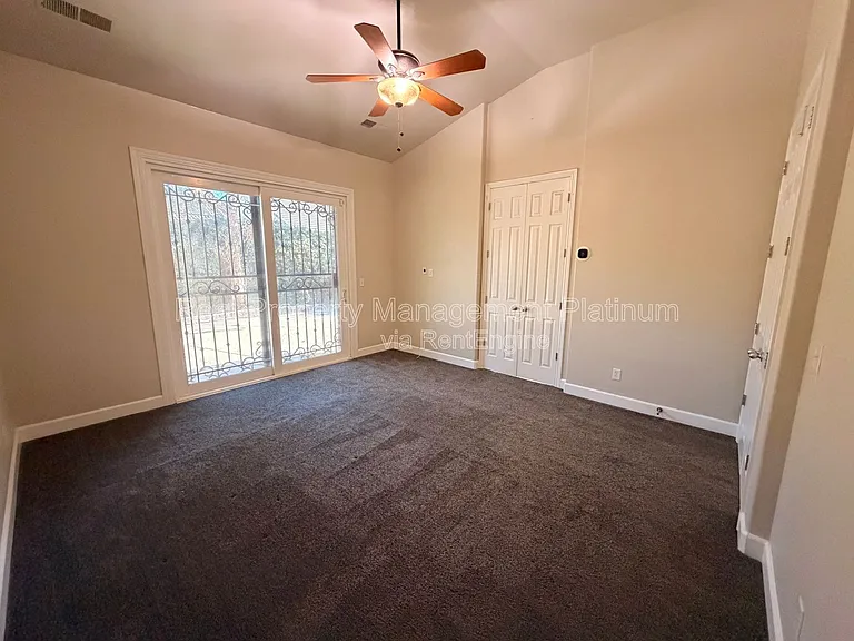 5801 W Chennault Ave — Photo 16