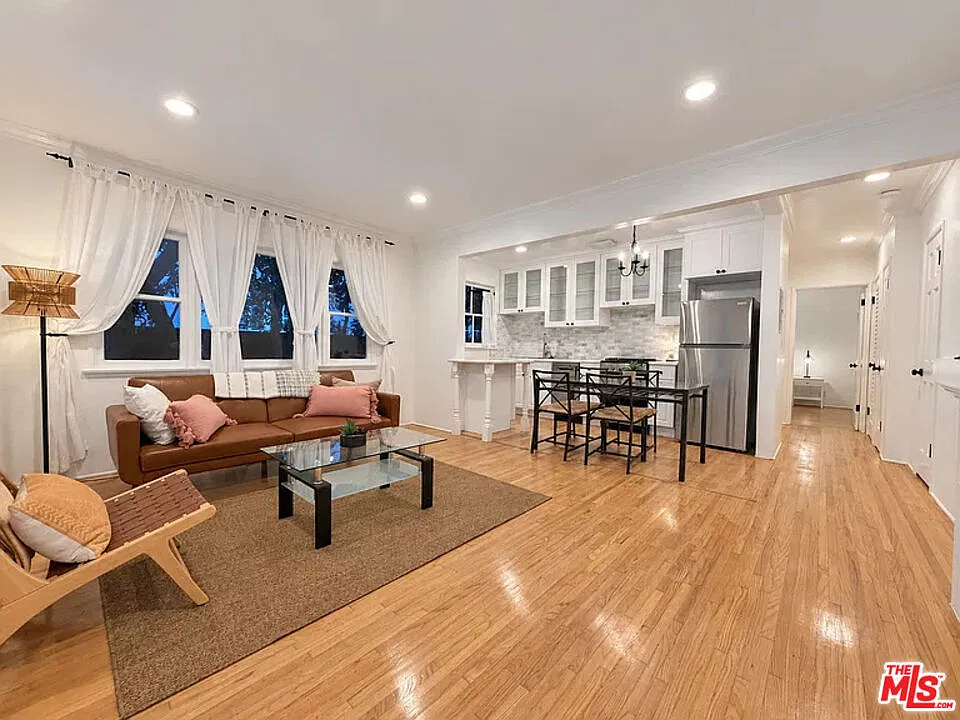 1 bed, 1.0 bath, $4,000 — Photo 2