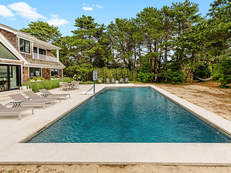 2 Castle Ct