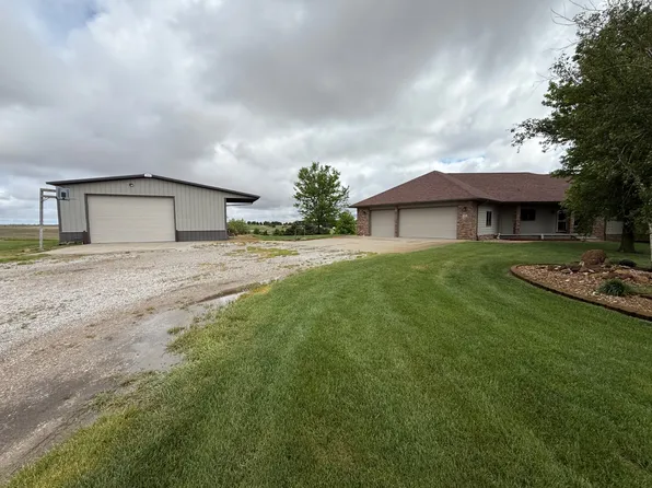 210 E Buffalo Cir, Hastings, NE 68901