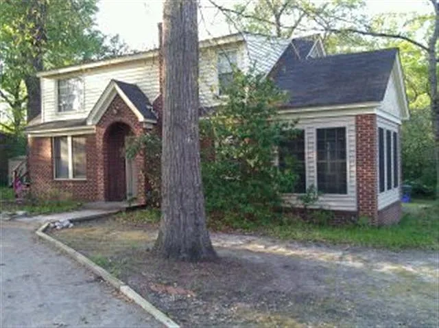 DOWNSTAIRS 3/1 WITH SUNROOM AND LAUNDRY