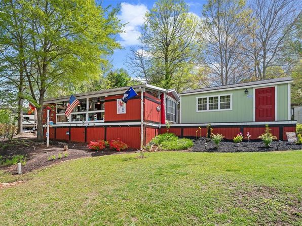 215 Newbury Cir, Westminster, SC 29693