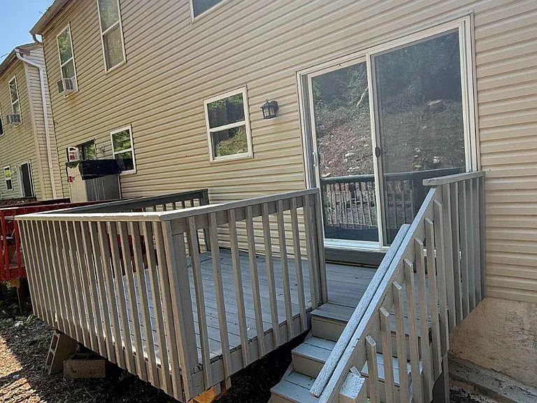 845 Poplar St — Photo 11