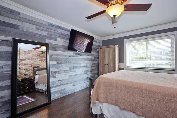 Sold by REMAX Elite | media 15