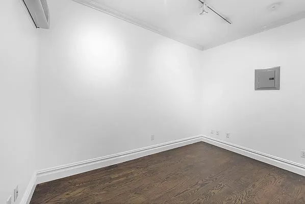 Rented by VRE | media 18