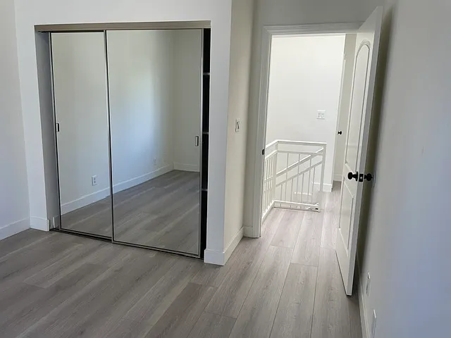 2436 Barry Ave #3 — Photo 21