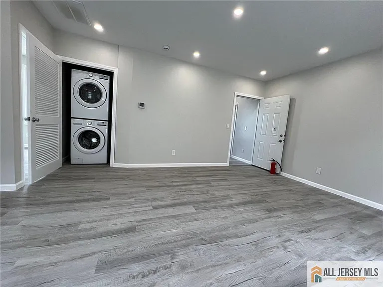 588 Livingston Ave #2-B — Photo 19