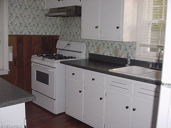 4th image of 5106 Woodman Ave