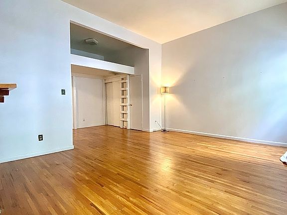 3rd image of 118 W 78th St #2F