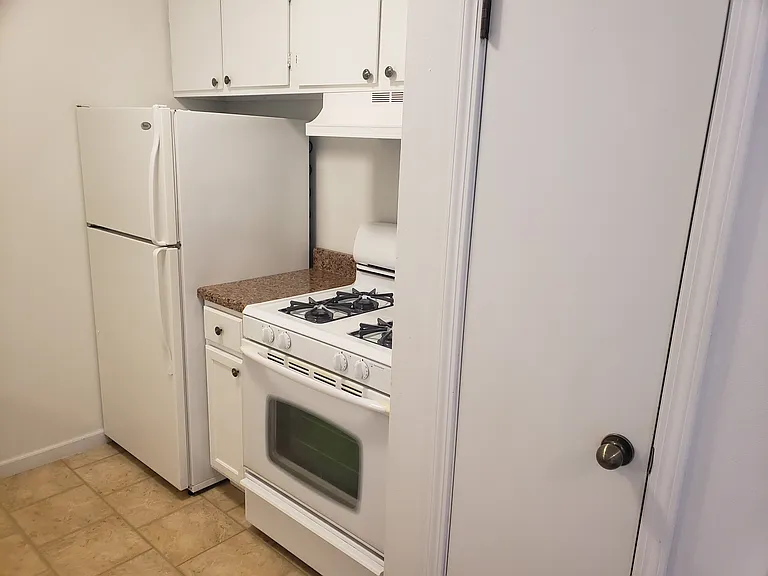 262 W Centralia St #5 — Photo 3
