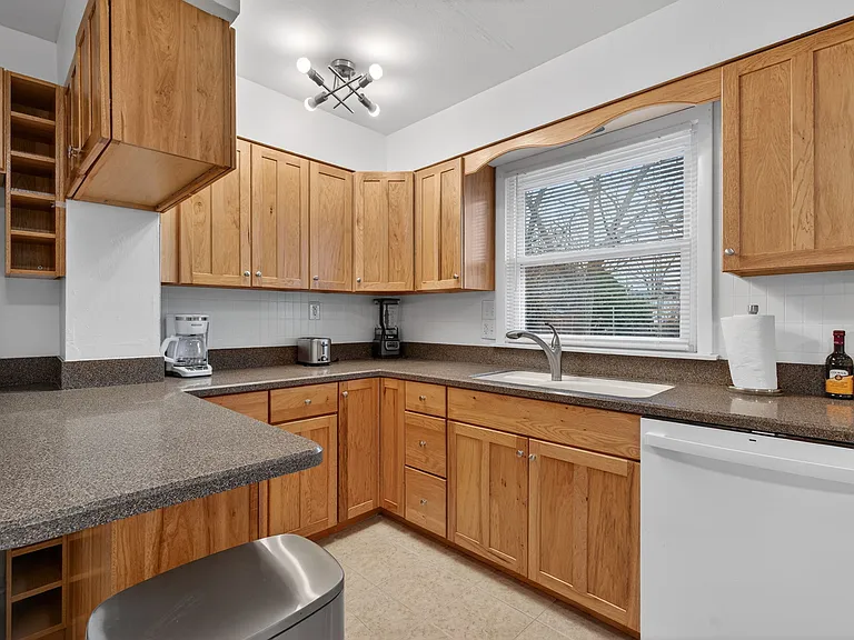 444 Rosedale Ter — Photo 14