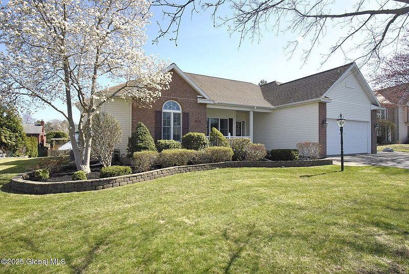 3rd image of 30 Dogwood Lane