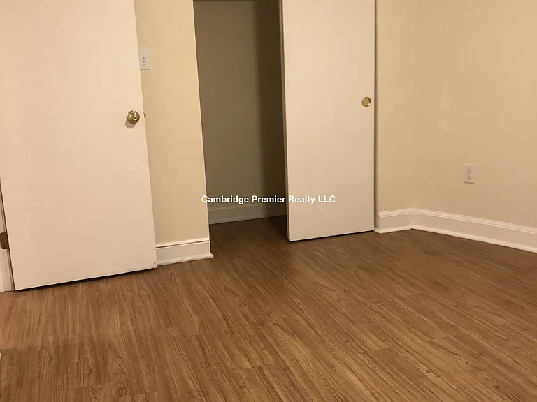 34 Chatham St #B — Photo 8