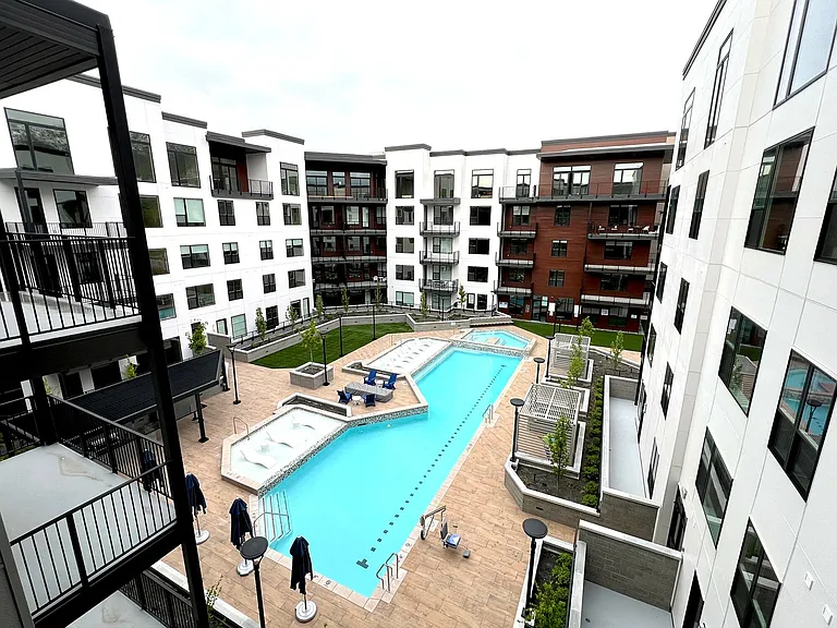 The Grandeur | Outdoor Amenity Deck