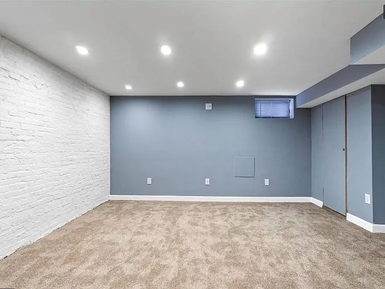 881 W Lombard St — Photo 7