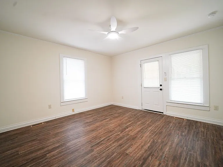 126 Mary St — Photo 3