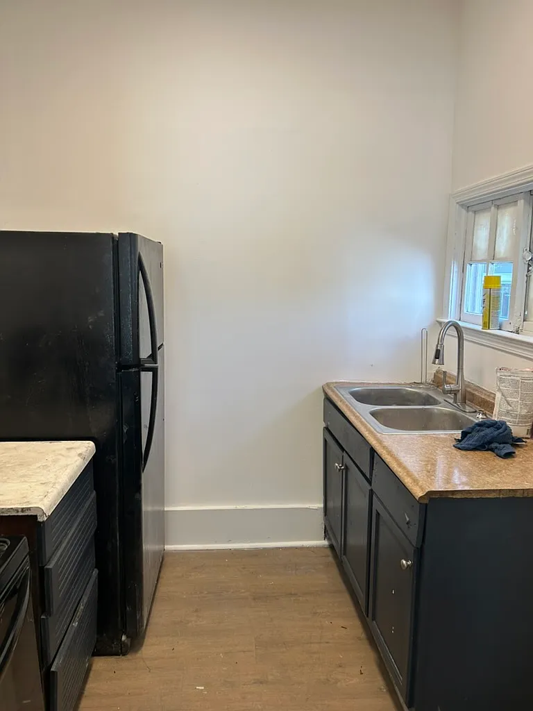 3 bed, 1100 sqft, $2,550 — Photo 3