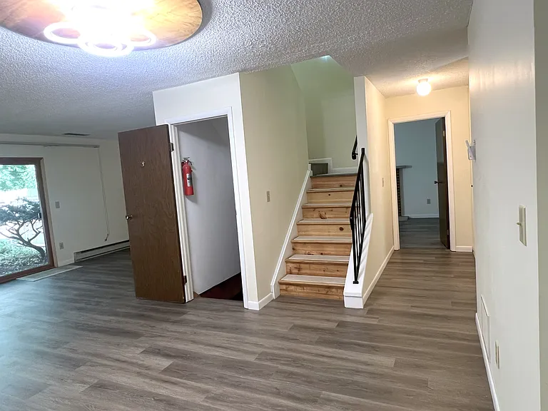 120 Knollwood Ter — Photo 7