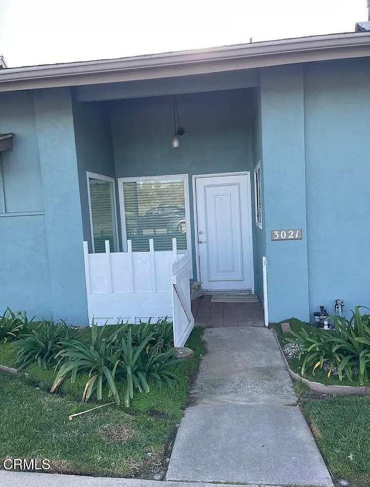 2 bed, 2.0 bath, 904 sqft, $2,900 — Photo 1
