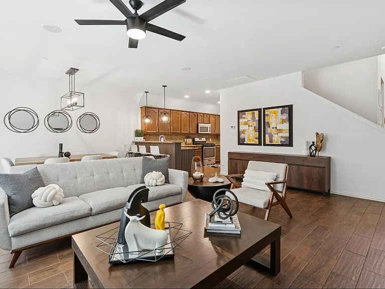 2653 Jacobson Dr — Photo 2