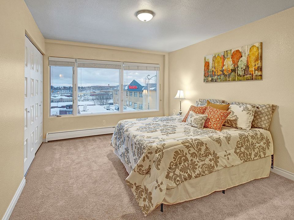 Century Plaza Apartments - Bedroom