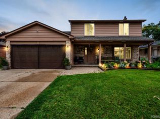 42941 Freeport Dr, Sterling Heights, MI