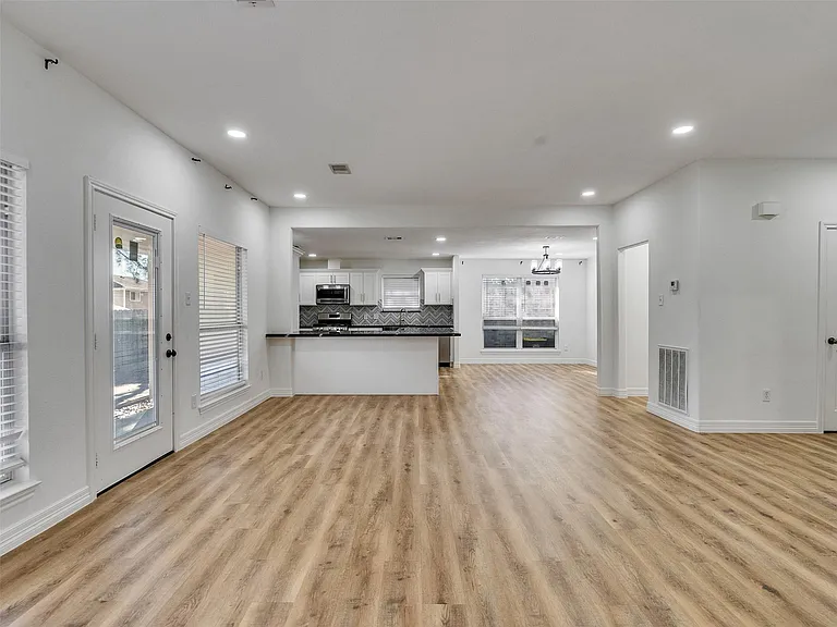 206 Doncaster St — Photo 13