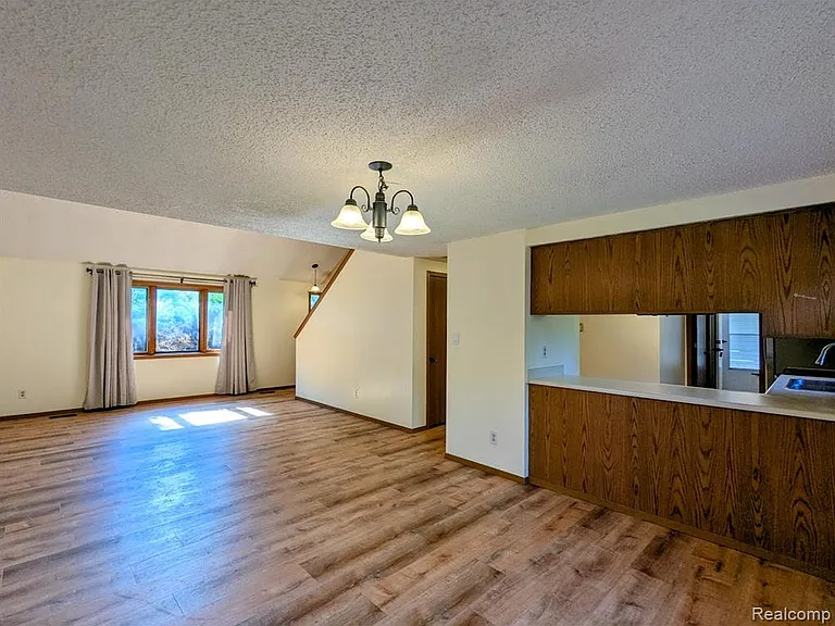 2316 Crescent Lake Rd — Photo 2