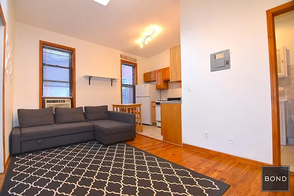 Rented by Bond New York | media 17