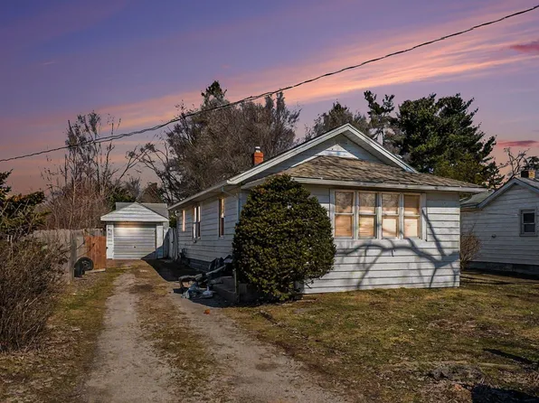 22815 Hartzer Ave, South Bend, IN 46628