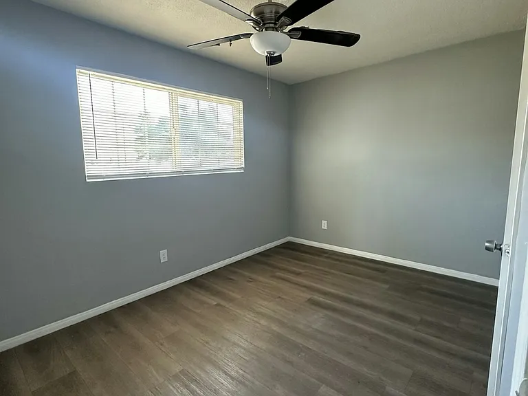 1521 E Barbour St #D — Photo 11