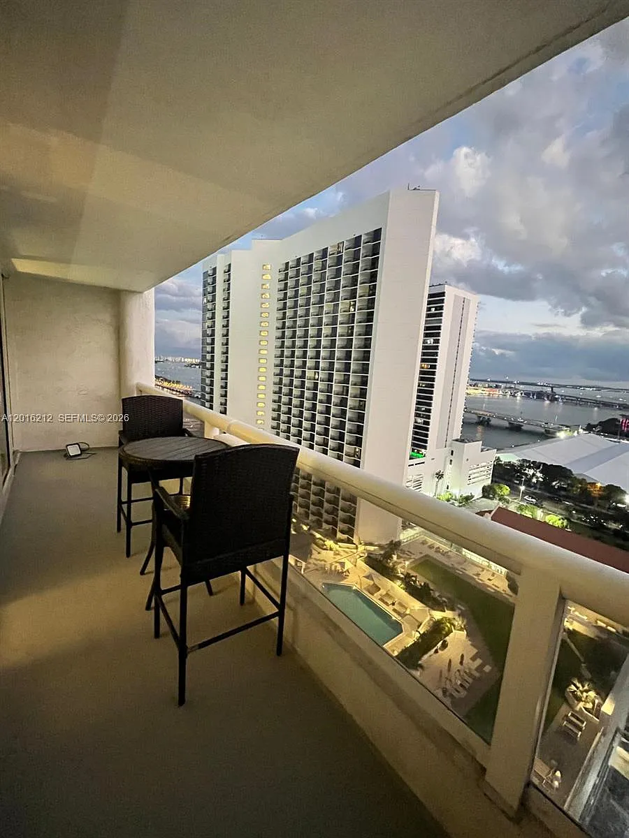 Building Photo - 1717 N Bayshore Dr #A-2453