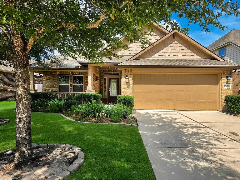 8206 Oxbow Manor Ln — Photo 2