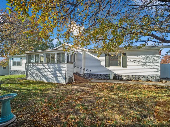 175 S Hawthorn Dr, Altoona, IA 50009