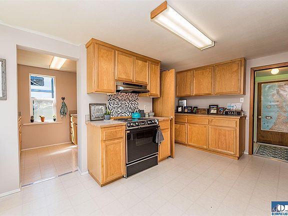 5th image of 3208 S Regent St
