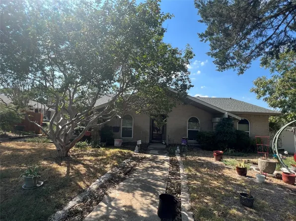 149 Meadowcrest Dr, Desoto, TX 75115