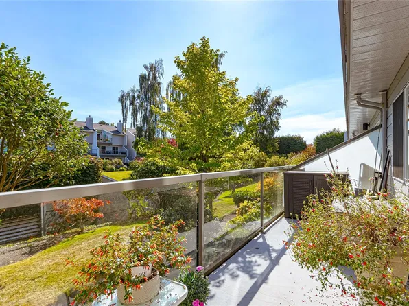 10461 Resthaven Dr #105, Sidney, BC V8L 3H6