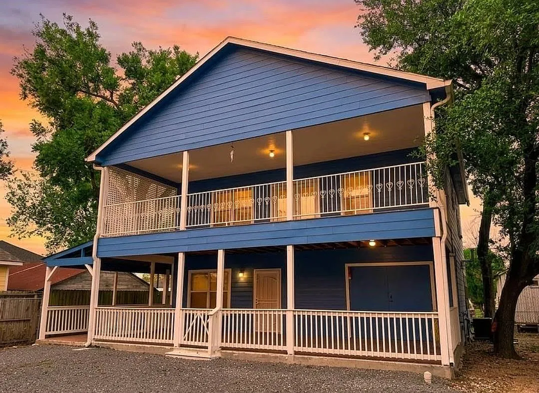 2 bed, 1.0 bath, 918 sqft, $1,550 — Photo 1