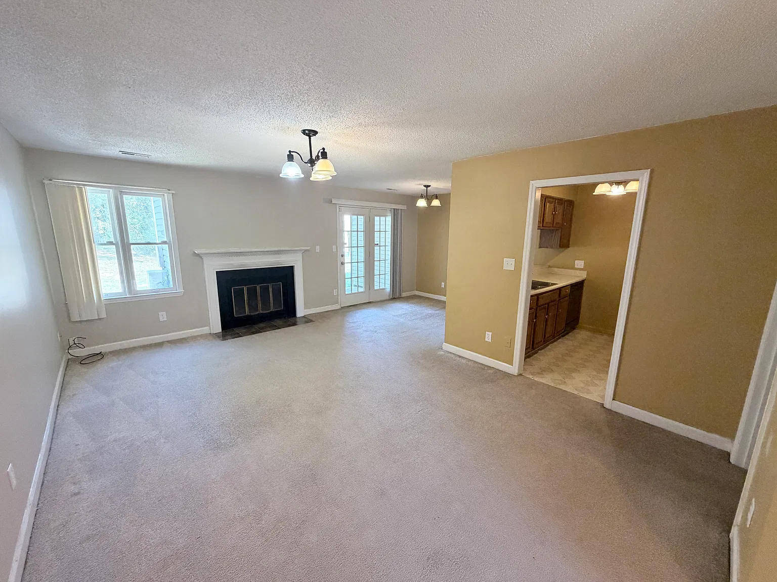2 bed, 1040 sqft, $1,400 — Photo 2