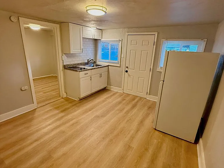 Iron Springs Apartments — Photo 32