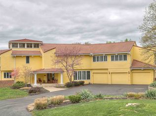 20702 Crickett Ln, Lenexa, KS 66220