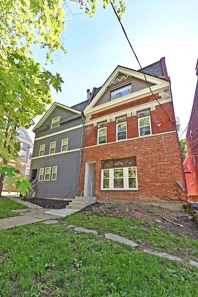 Loft-Inspired 2BR | ~1,200 Sq Ft | Off-Street Parking | East Walnut Hills — Photo 4